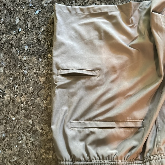 XL HUK 5.5” inseam 4 pocket “Pursuit Volley” men’s shorts mesh lined NWT - Picture 6 of 6